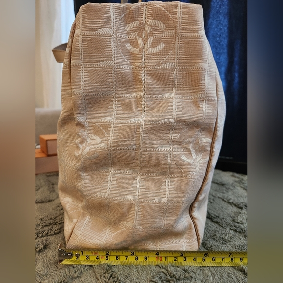 Chanel CC Logo Travel Ligne Tote - Picture 7 of 16